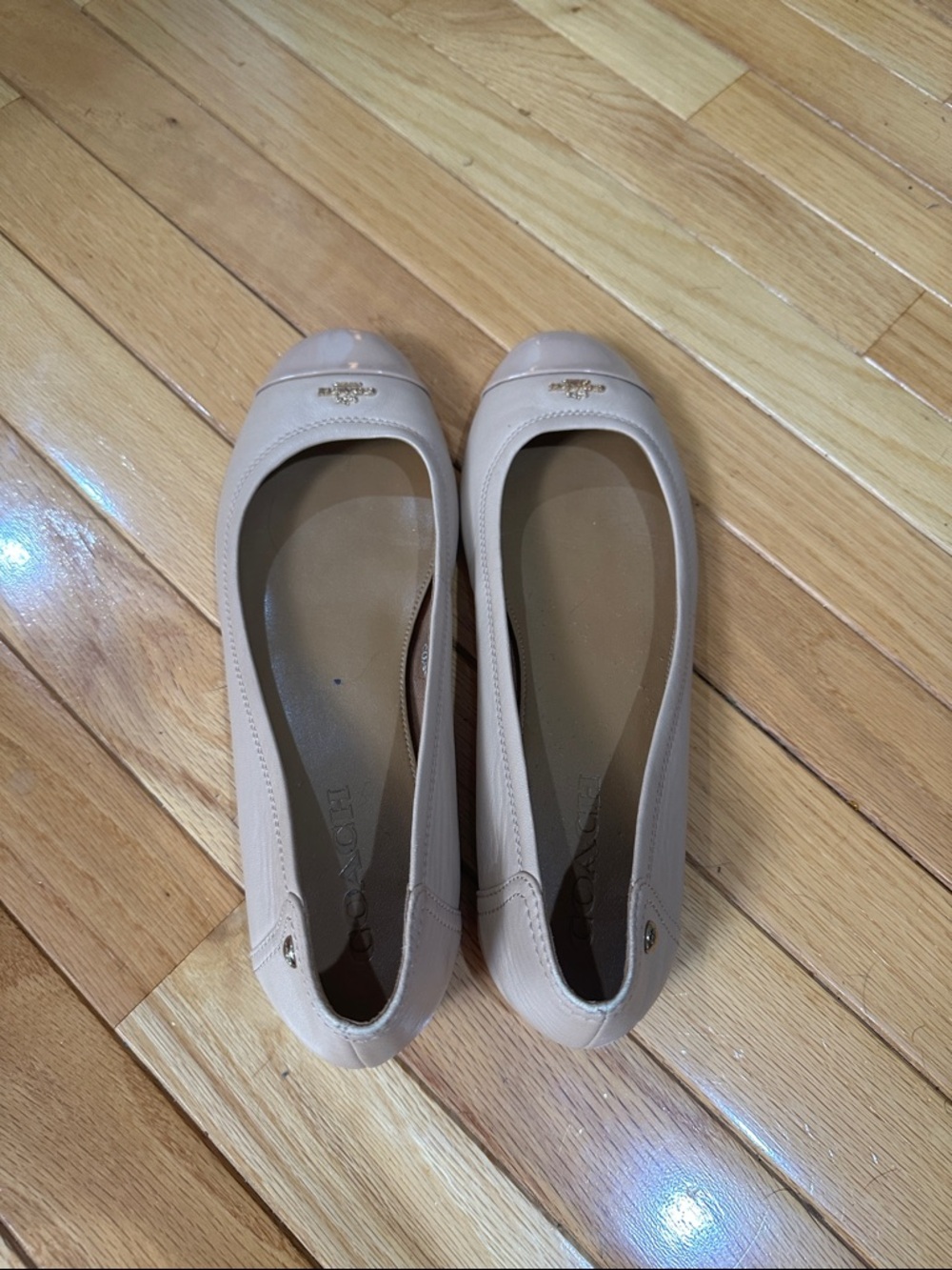 🌸Coach Women's Nude Ballet Flats with Metallic Logo